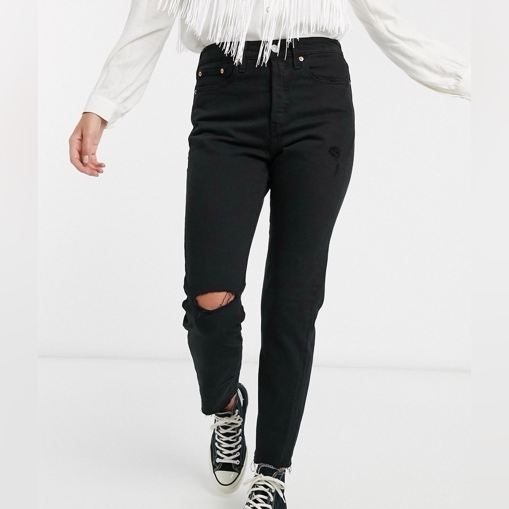 Levi’s Wedgie Icon Fit Black Distressed Jeans sz 26